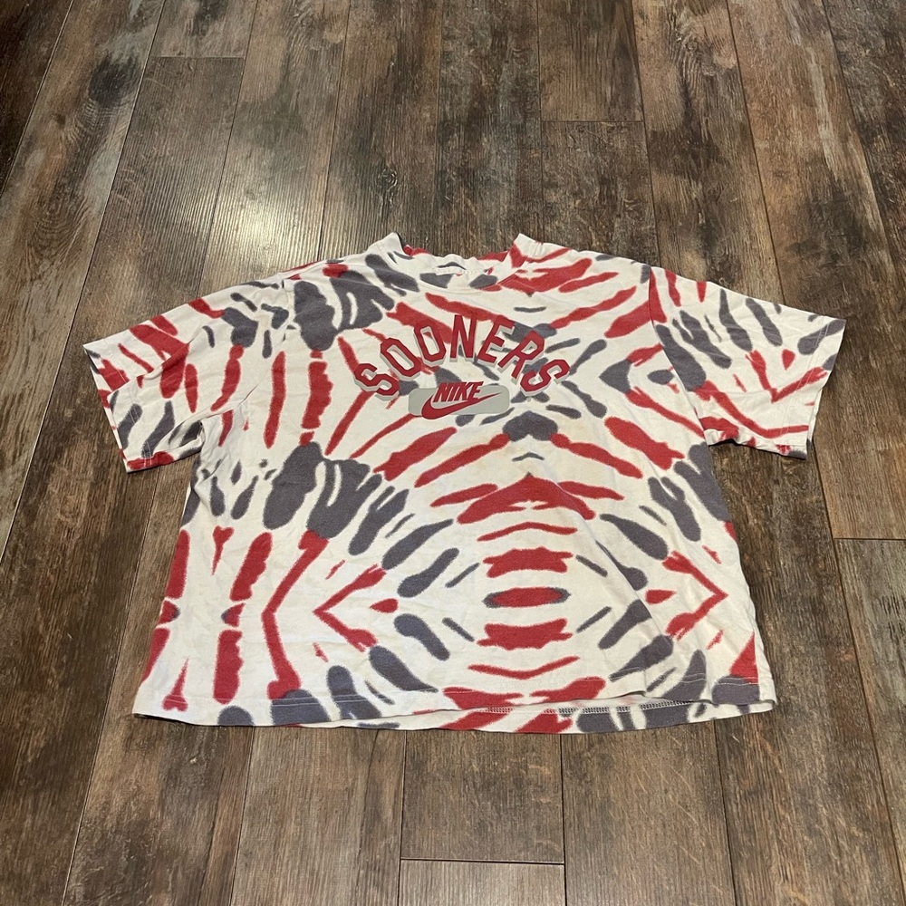Sooners Nike Tee with Red, Black, and Gray Patterns